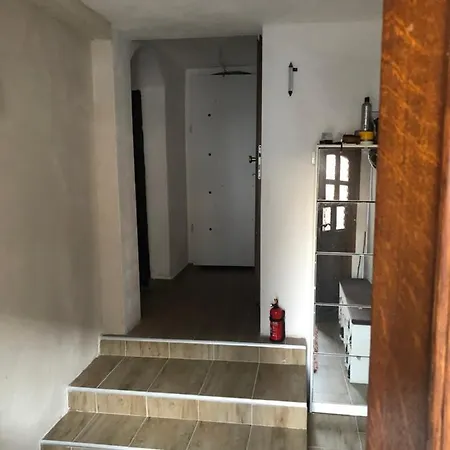 Seven's Apartment